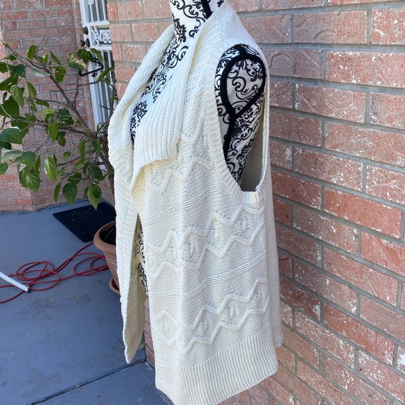 Knit Vest - Picture 2 of 4